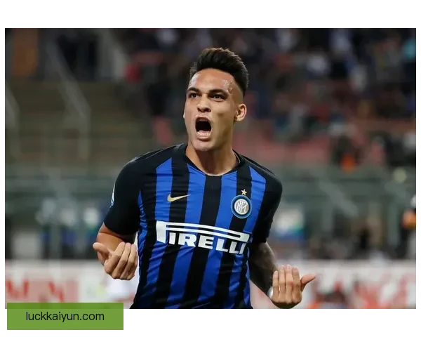 劳塔罗的跑位与预判能力持续提升，近期表现稳健备受关注。