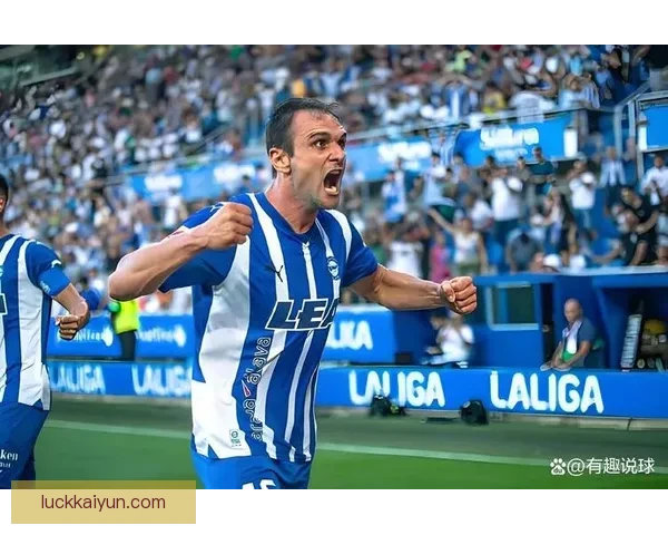 哥伦比亚队控球能力表现稳健，展现出良好的比赛节奏与球队协调性